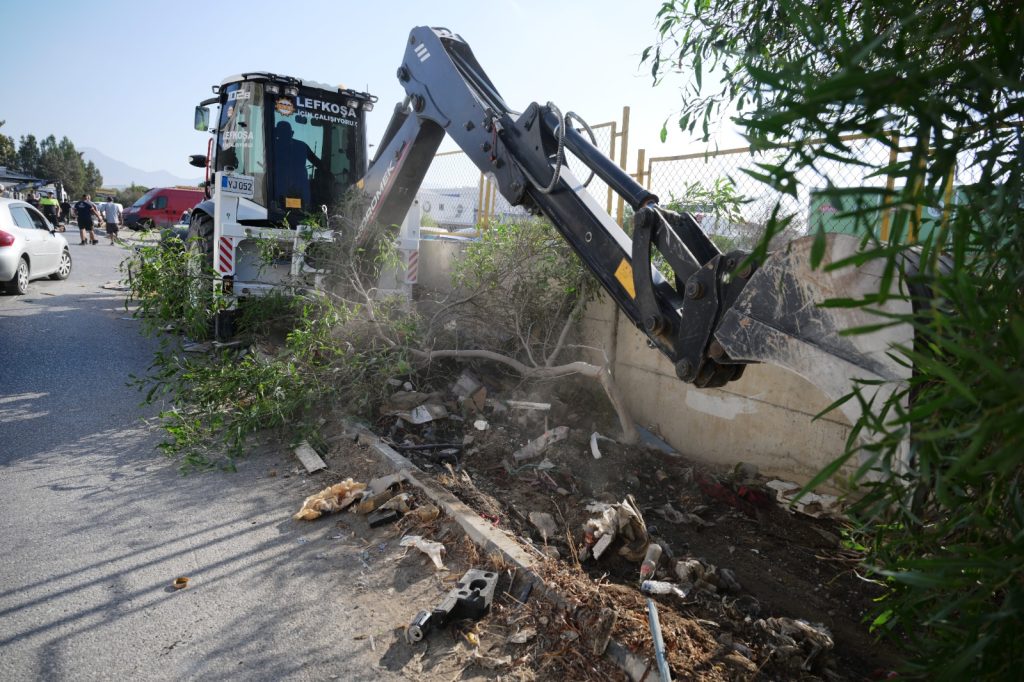Lefkoşa Türk Belediyesi sanayi bölgesinde temizlik başlattı