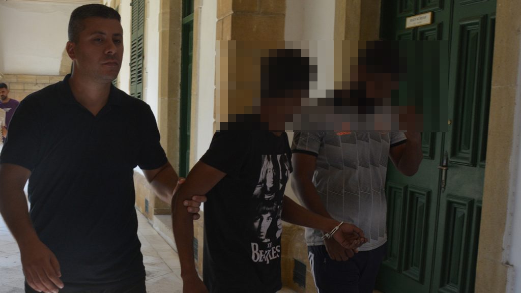 Cüzdanda Kenevir, Konsolda Lyrica: Zanlılara 2 Gün Tutukluluk