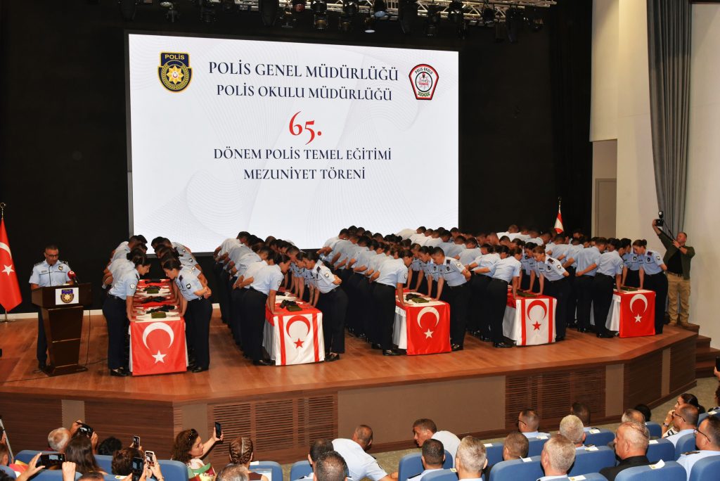 65. Dönem Polis Okulu Yemin ve Mezuniyet Töreni’yle 187 polis adayı polis teşkilatına katıldı