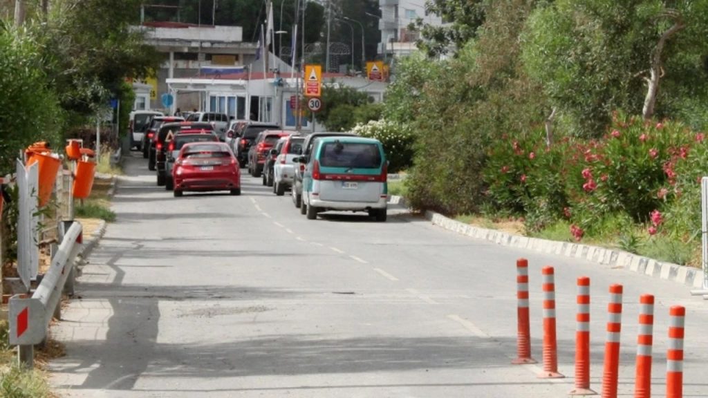 Motosikletli Rum eylemciler sınır kapılarında eylem yapıyor