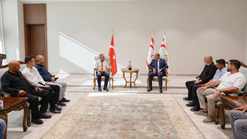 Cumhurbaşkanı Tatar, Güzelyurt Milli ve Manevi Değerleri Koruma Derneği heyetini kabul etti