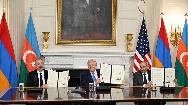 AB, Azerbaycan ile Ermenistan arasında imzalanan ortak deklarasyondan memnun