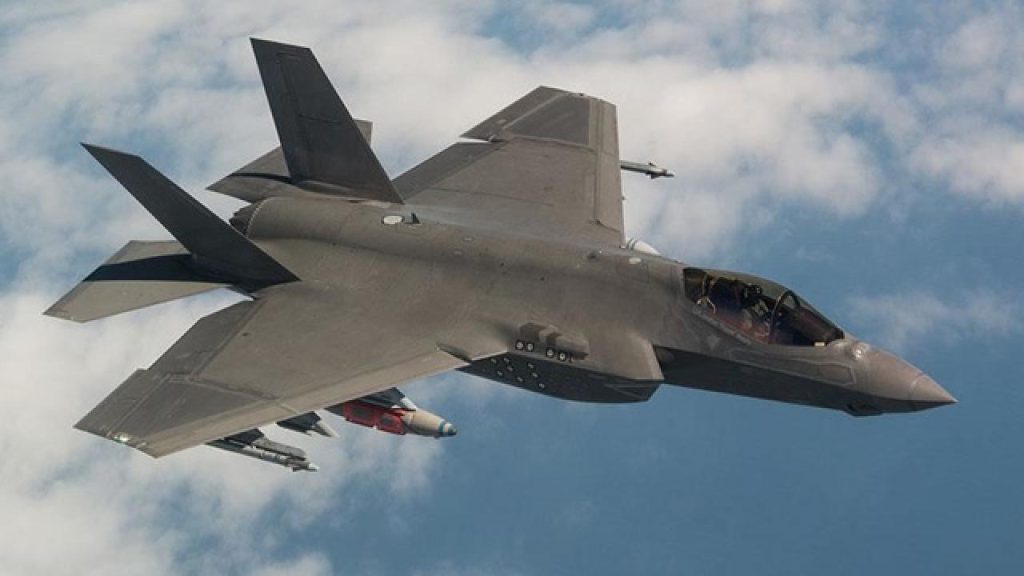 İngiltere’ye ait F-35 Japonya’da acil iniş yaptı