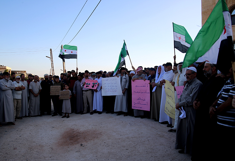 İdlib’de Dürziler, Süveyda’nın bölünmesini isteyenleri protesto etti