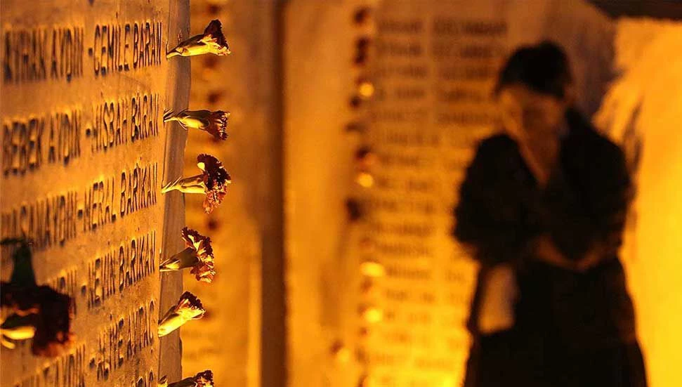 17 Ağustos depreminin 26. yılı: Hayatını kaybedenler anıldı