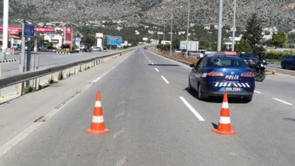 Sürücüler dikkat: Yangın nedeniyle trafik akışına kapatıldı!