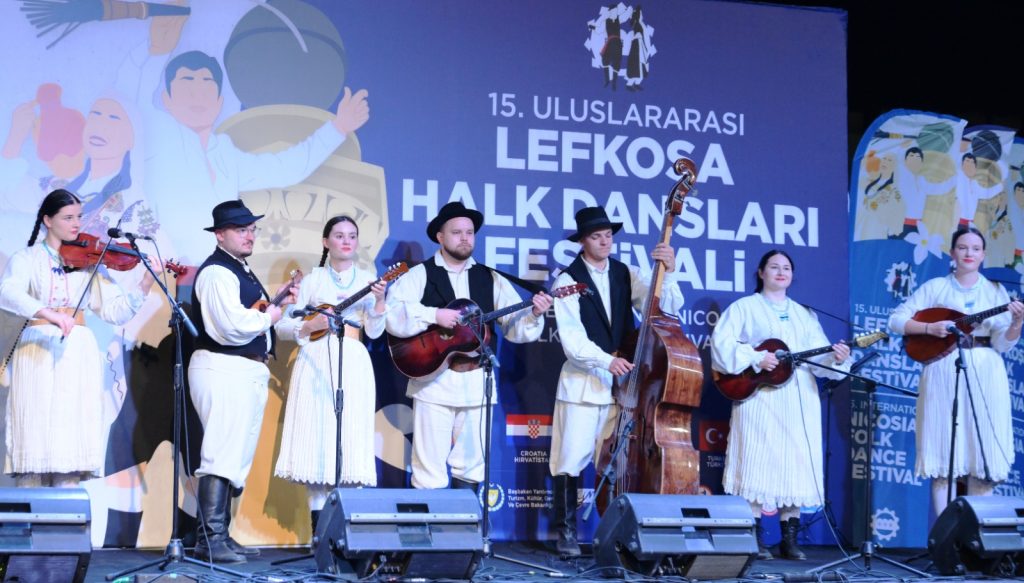 15. Uluslararası Lefkoşa Halk Dansları Festivali başladı