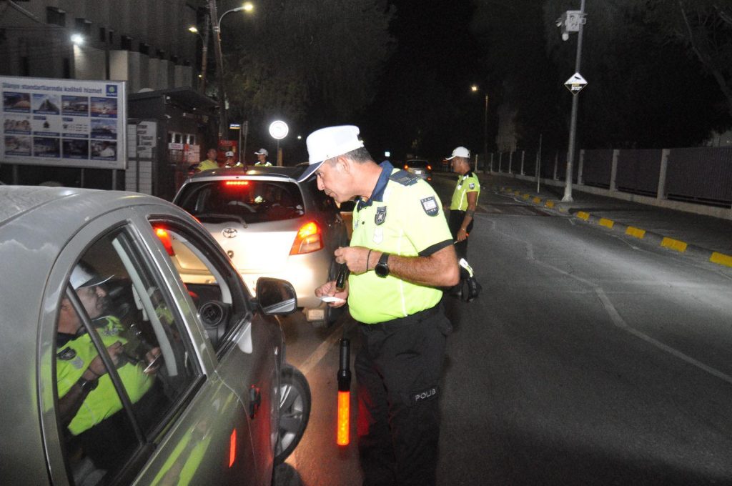 Trafik denetimlerinde 297 sürücü rapor edildi…1 kişi tutuklandı