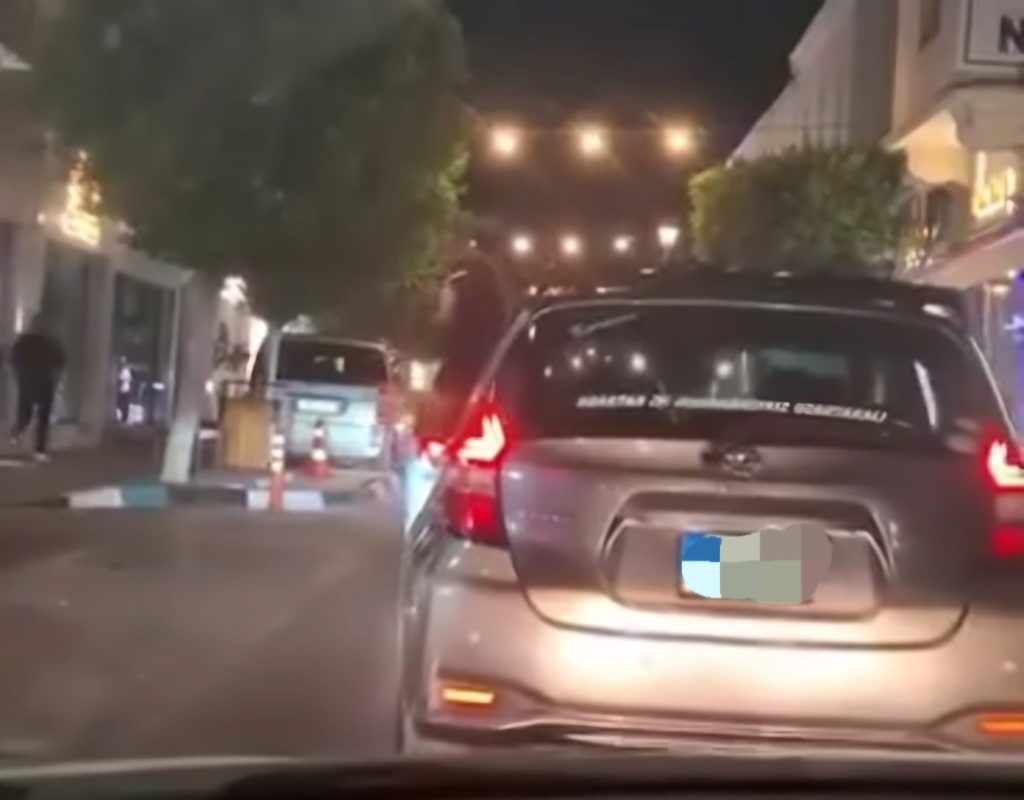 Vücudunu aracın camından dışarıya çıkaran yolcu rapor edildi…