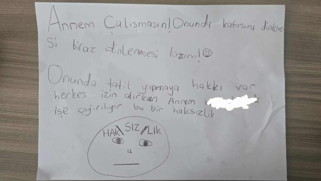 “Annem Çalışmasın, Dinlensin” Pankartı: Çocuktan Hemşire Eksikliğine İsyan