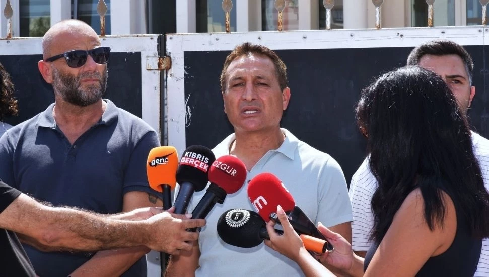 Sendikalar Başbakanlık önünde açıklama yaptı: Bir ülke düşünün şikayetçi olmayan hiçbir kesim yok