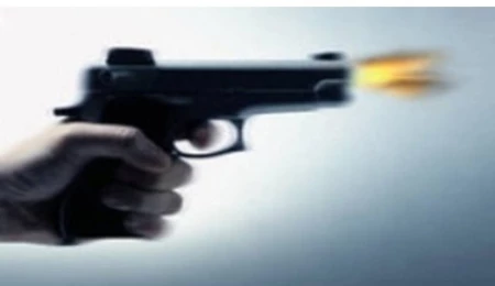 Girne Karakum’da bir oto galeriye silahlı saldırı: 3 araç hasar gördü