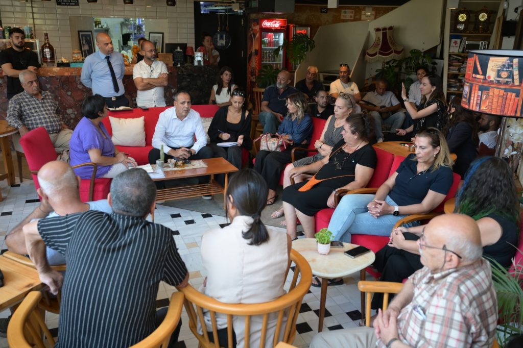 LTB Başkanı Harmancı, İplik Pazarı bölgesinde yayalaştırma çalışması öncesi esnafla bir araya geldi