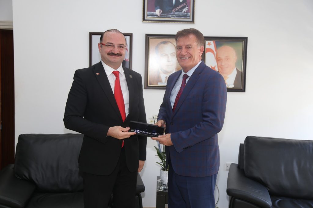 Arıklı, Erzurum Atatürk Üniversitesi Rektörü Hacımüftüoğlu’nu kabul etti