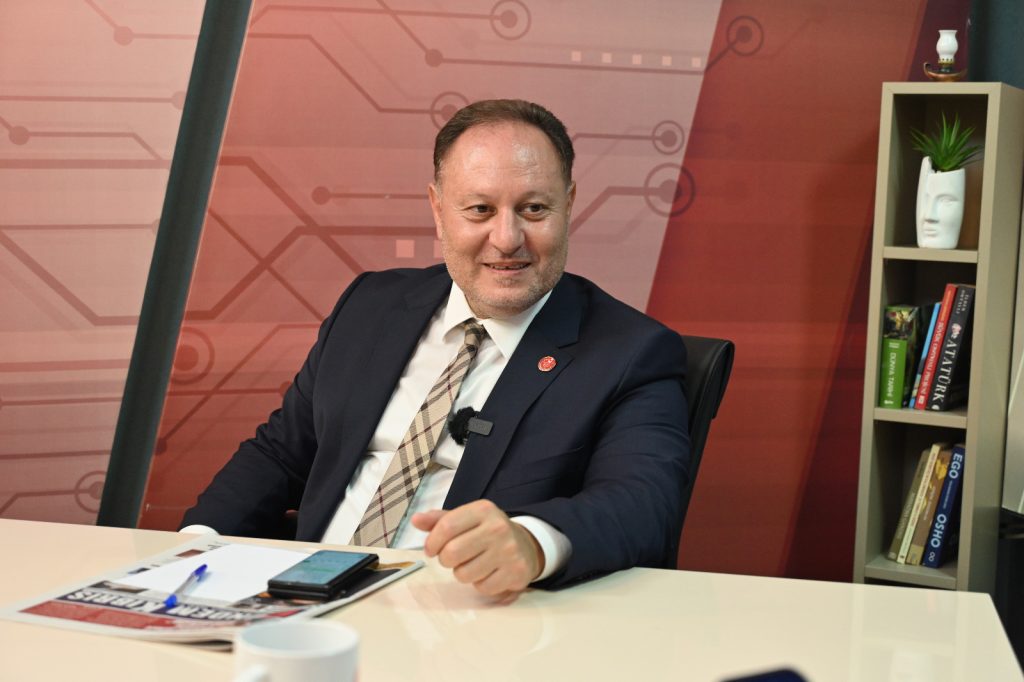 Öztürkler: “Irkçılığın yükseldiği bir ortamda, barış ve çözüm söylemlerinin samimiyeti sorgulanmalı”