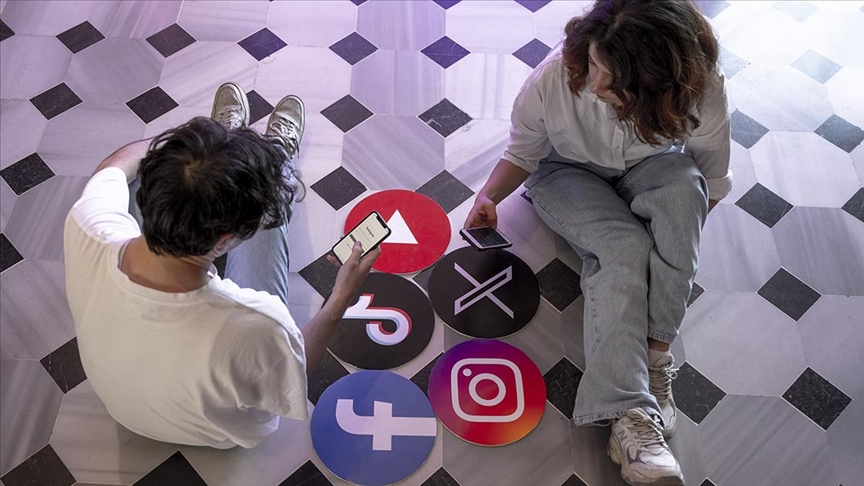 Yeni kelimeler türetilmesinde artık sosyal medya belirleyici