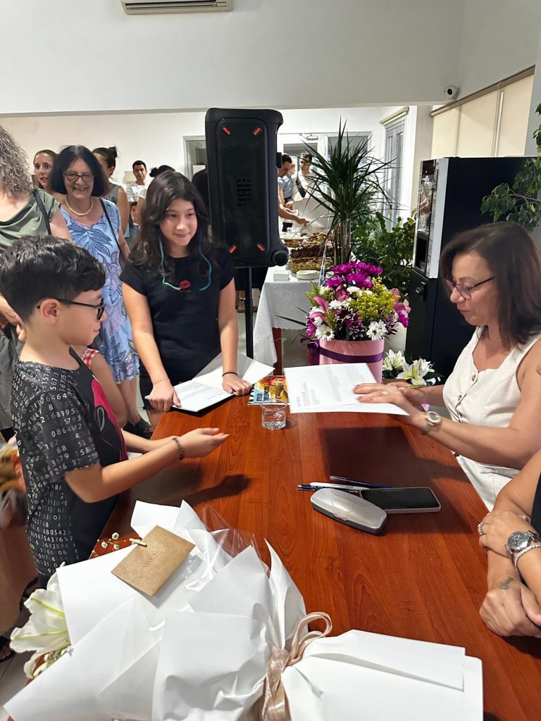 Aytaçoğlu, çocuklar için kaleme aldığı “Eylül Hellimleri” ile okurlarıyla buluştu