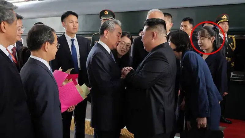 Kuzey Kore lideri Kim Jong Un, halefi olması beklenen kızını dünyaya tanıttı