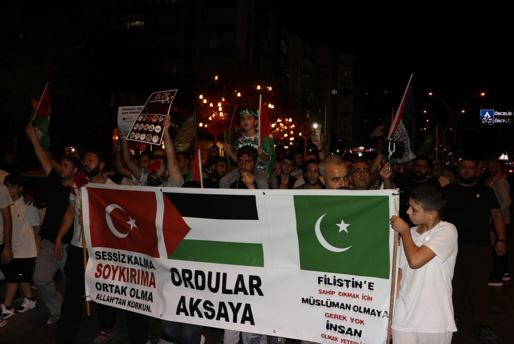 Küresel Sumud Filosu’na destek için Türkiye’nin birçok ilinde yürüyüşler yapıldı