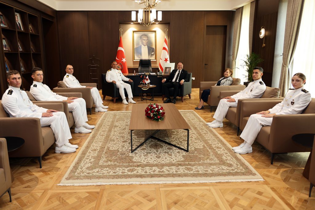 Meclis Başkanı Öztürkler, Milli Savunma Üniversitesi Deniz Harp Okulu öğrencilerini kabul etti