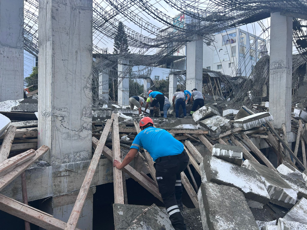 İnşaatta göçük: 3 işçi kurtarıldı, arama-kurtarma çalışmaları sürüyor!