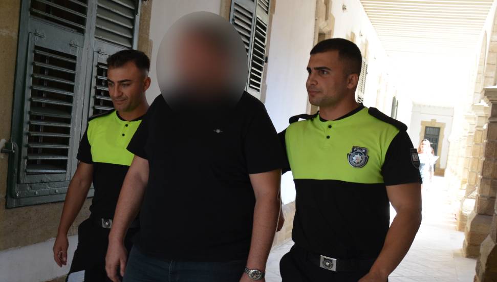 Hem ehliyetsiz hem alkollü!