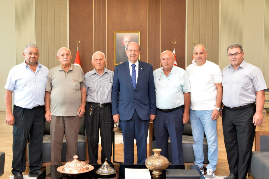 Cumhurbaşkanı Tatar, Vadili Türk Çiftçiler Birliği Spor Kulübünü kabul etti