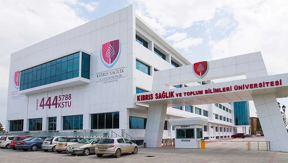 KSTÜ’de yürütülen “Sahte diploma” ve “Dolandırıcılık” davaları 6 Ekim’e ertelendi