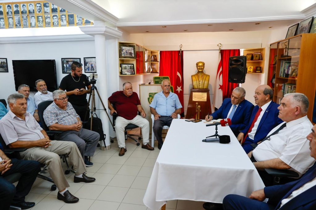 Cumhurbaşkanı Tatar, KKTC Emekli Polisler Derneği’ni ziyaret etti