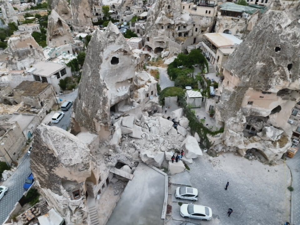 Nevşehir’de peribacasının bir bölümü çöktü