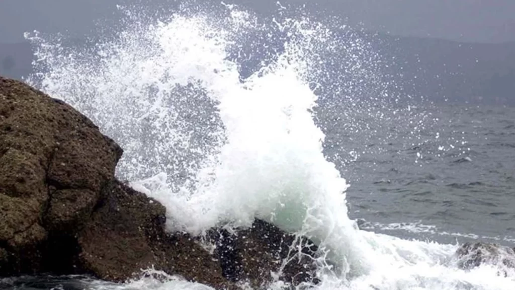 Hava sıcaklığı düşüyor: Rüzgar bugün de kuvvetli esecek