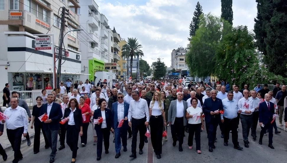Lefkoşa’da 102. Cumhuriyet Korteji coşkuyla gerçekleştirildi