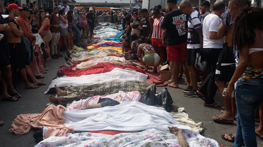 Rio de Janerio’da ölülerin ormandan toplandığı kanlı uyuşturucu operasyonu… 120 ölü