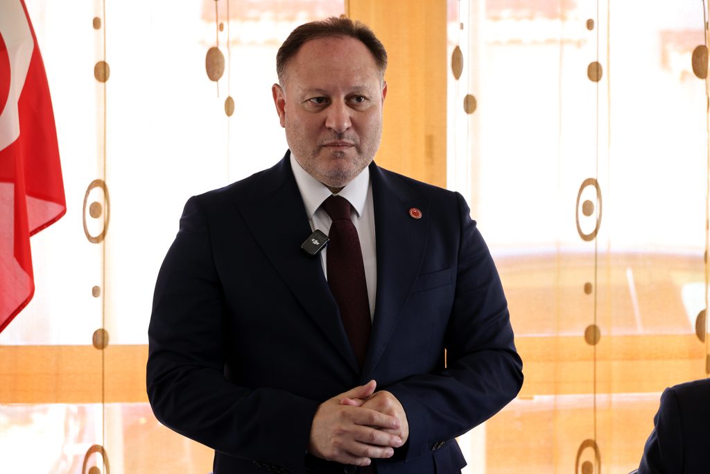 Öztürkler: “Bugün bu topraklarda, bu bayraklar altında yaşıyorsak, bunu şehitlerimize ve gazilerimize borçluyuz”