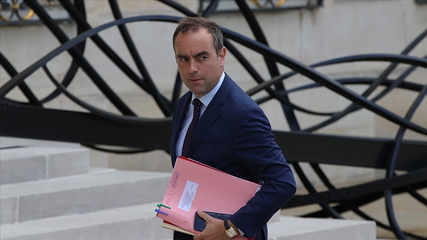 Fransa Cumhurbaşkanı Macron, istifa eden Lecornu’yu yeniden başbakan olarak atadı