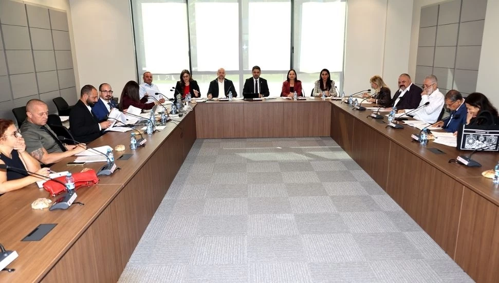 AB uyum komitesinin başkanlığına Savaşan seçilirken, organ nakli yasa tasarısı onaylandı