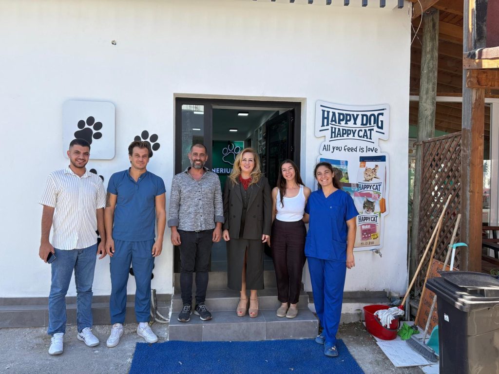 Sibel Tatar, Yeni Erenköy’de sokak hayvanlarını kısırlaştırma projesini yürüten ekibi ziyaret etti