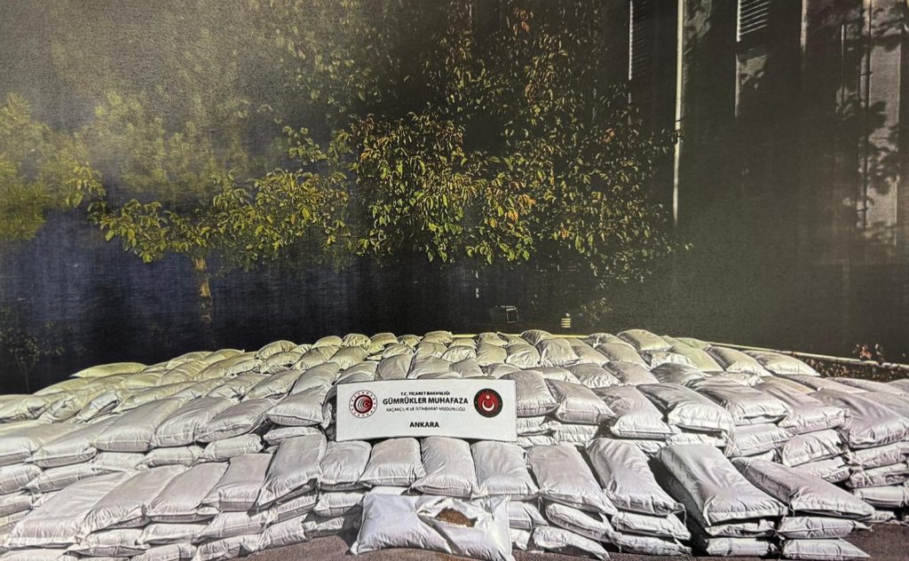 Ankara’da 12 ton 900 kilogram kaçak tütün ve 15 milyon 640 bin makaron ele geçirildi