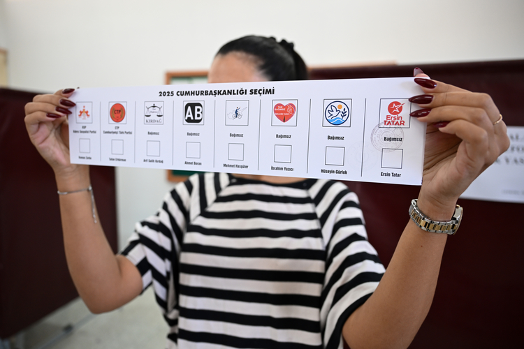 Kıbrıs Türk halkı sandık başında: Oy kullanma oranı yüzde 13,43