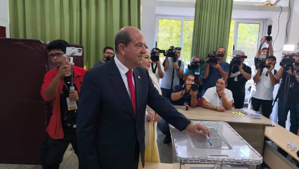 Cumhurbaşkanı ve Cumhurbaşkanı adayı Ersin Tatar oyunu kullandı