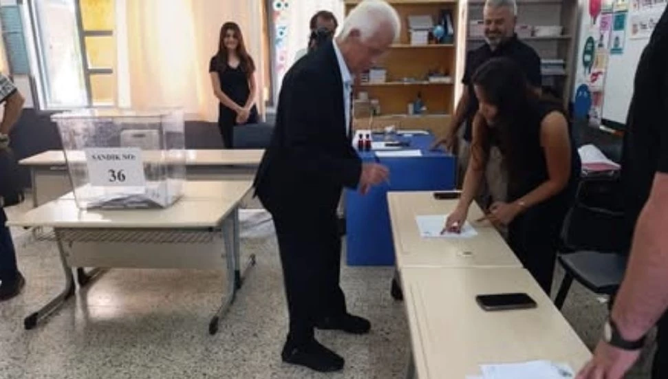 3’üncü Cumhurbaşkanı Derviş Eroğlu, oyunu kullandı