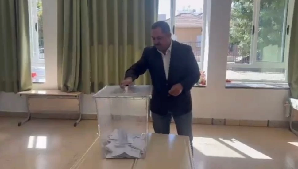 Bağımsız Cumhurbaşkanı adayı Hasgüler, oyunu kullandı