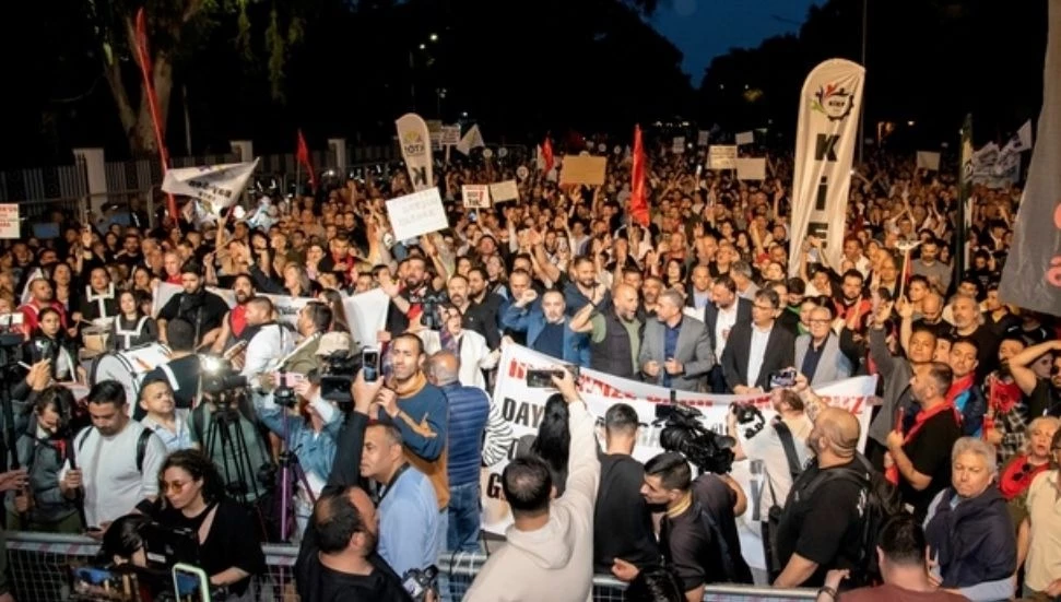 CMIRS anketi: Sendikalar bir kez daha en az güven duyulan, yargı ise en çok güven duyulan kurum!