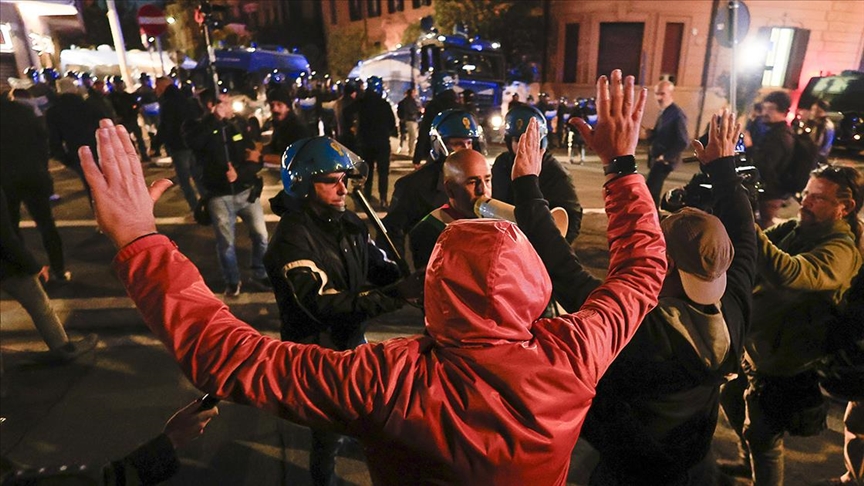 Roma’da Filistin’e destek gösterisine polis, cop ve tazyikli suyla müdahale etti