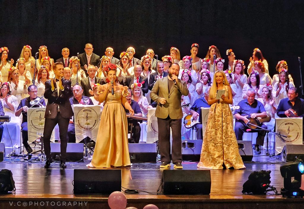 Bahar Esintileri Sanat Derneği Korosu “Balkan Rüzgarı Konseri” düzenledi.