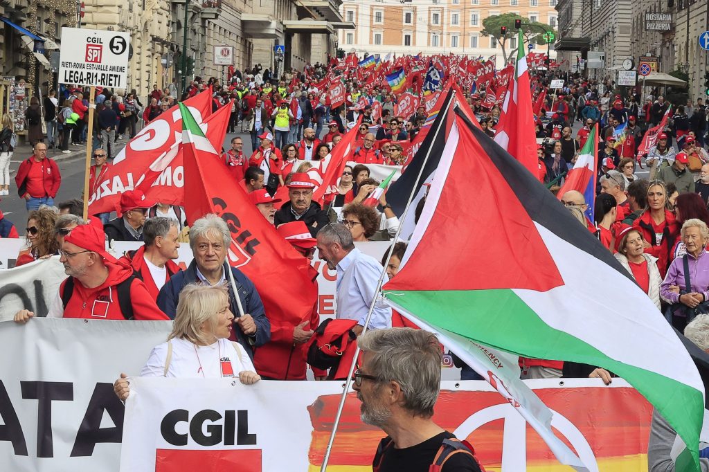 İtalya’da işçiler, hükümetin ekonomi politikalarını protesto etti