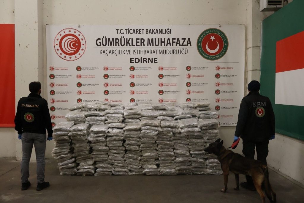 Edirne’de sınır kapılarında 524 kilo 336 gram uyuşturucu ele geçirildi