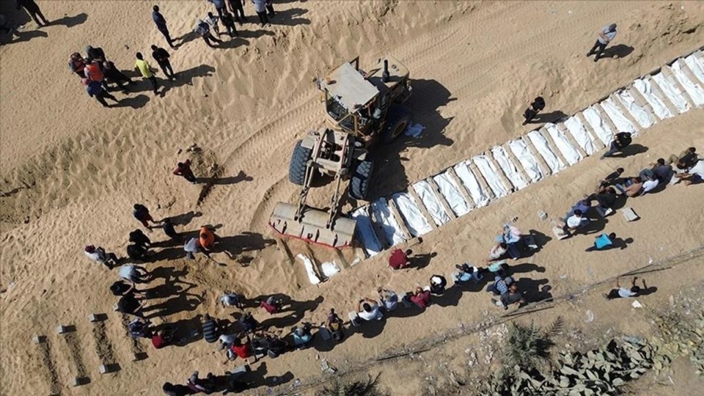 İsrail’in teslim ettiği 41 Filistinlinin daha cenazesi kimliği belirlenemeden toprağa verildi