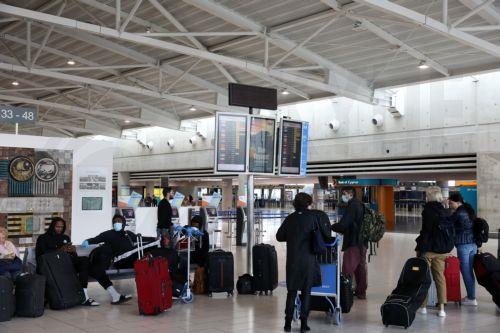 Baf Havalimanı’nda, Kıbrıslı Türk asıllı şahsın tasarrufunda 65 karton kaçak sigara bulundu