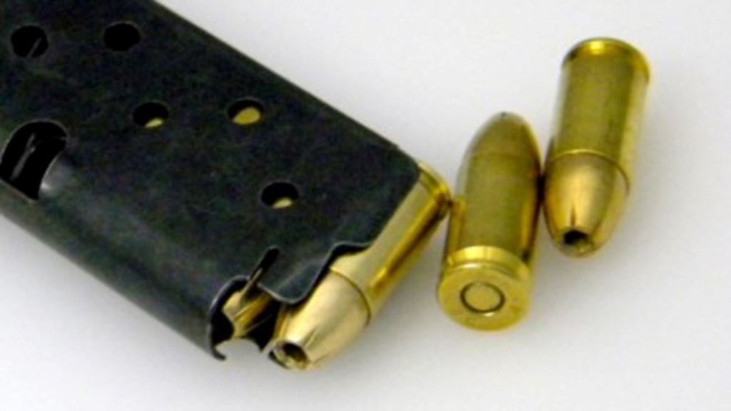 Ercan Havalimanı’nda Şarjörle Yakalandı, Evinden Tabanca ve Mermi Çıktı!